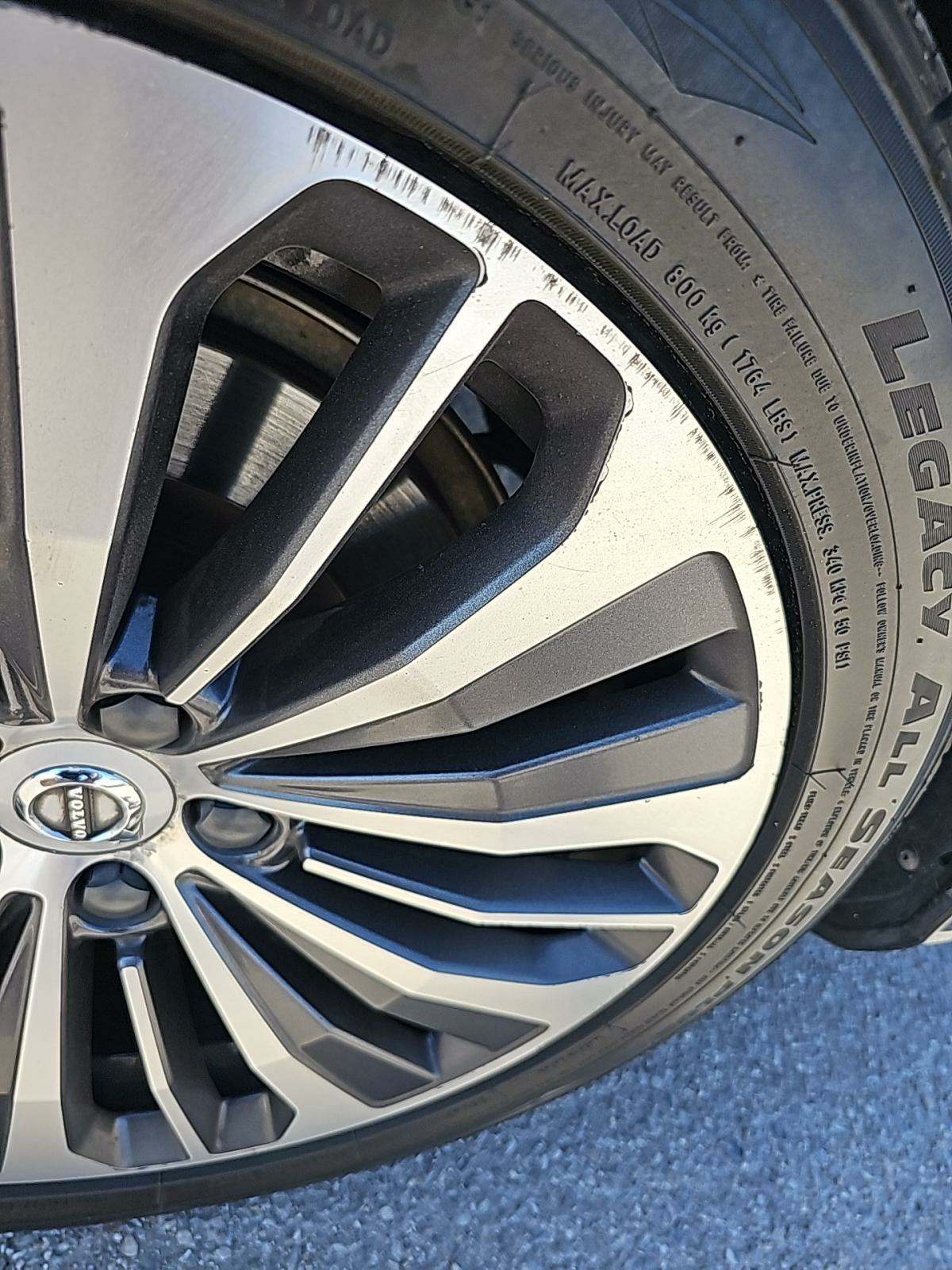 2022 Volvo S90 B6 Momentum AWD