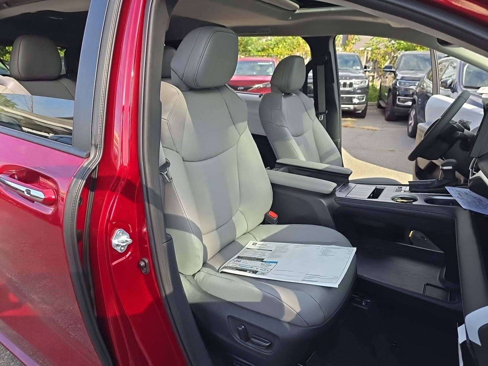 2025 Toyota Sienna XLE FWD