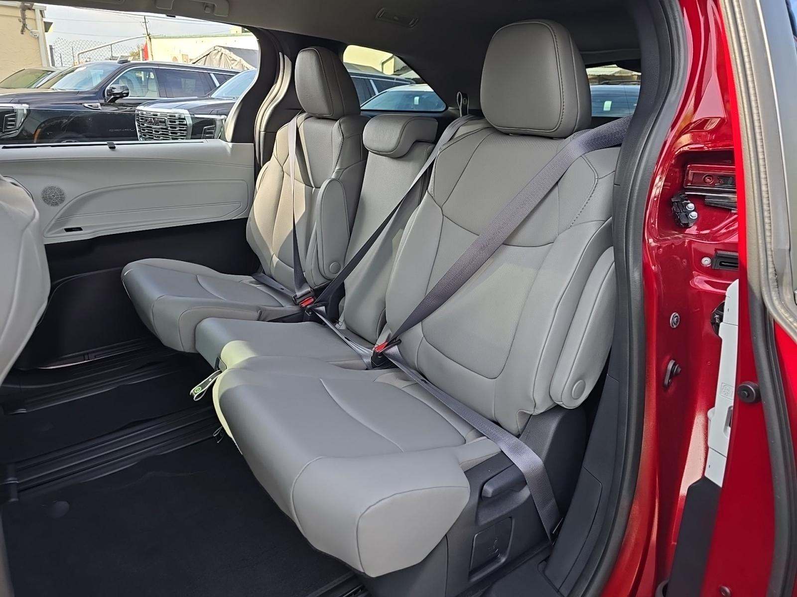 2025 Toyota Sienna XLE FWD