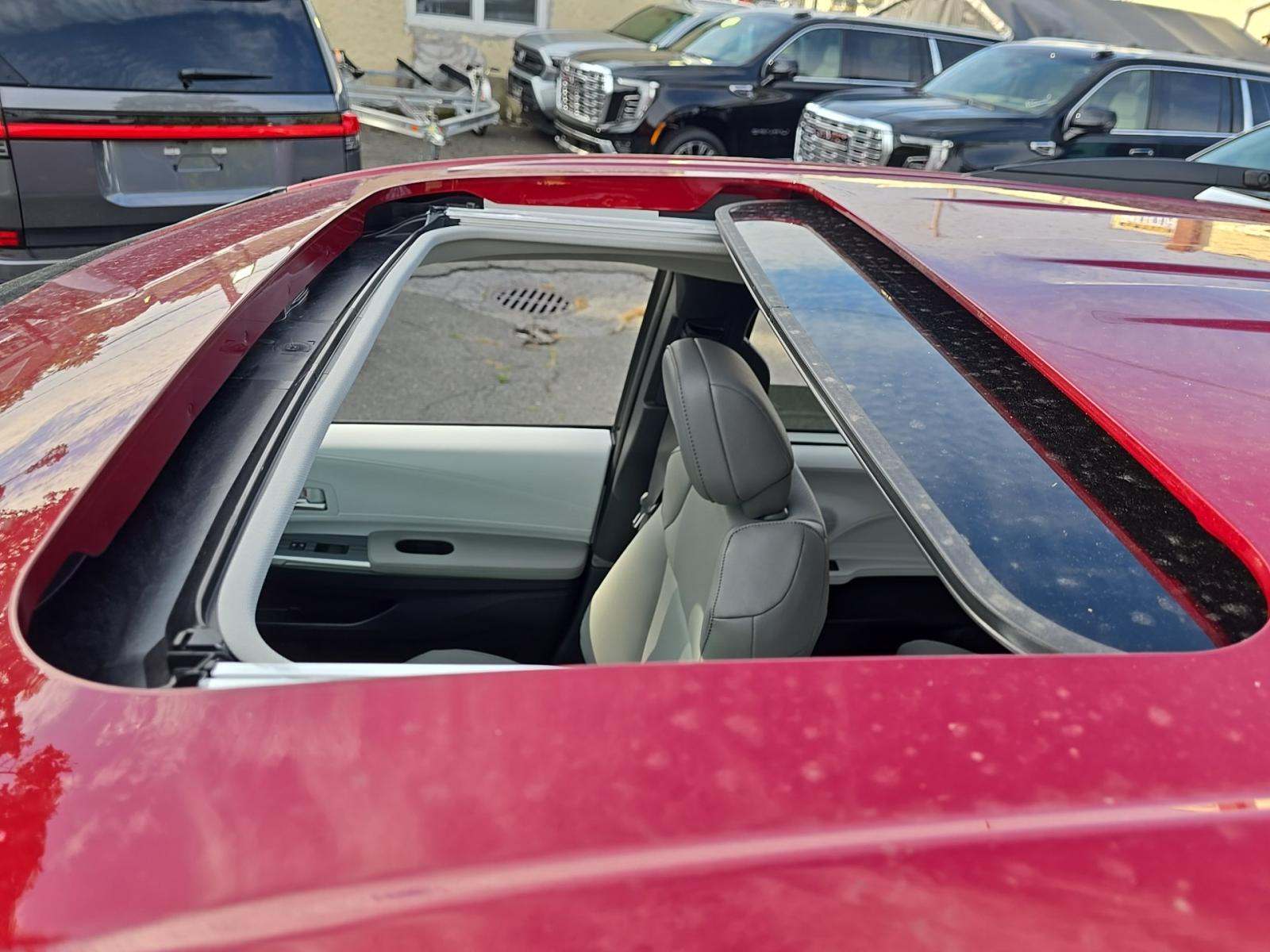 2025 Toyota Sienna XLE FWD