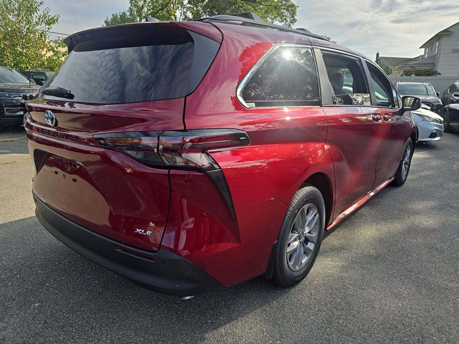 2025 Toyota Sienna XLE FWD