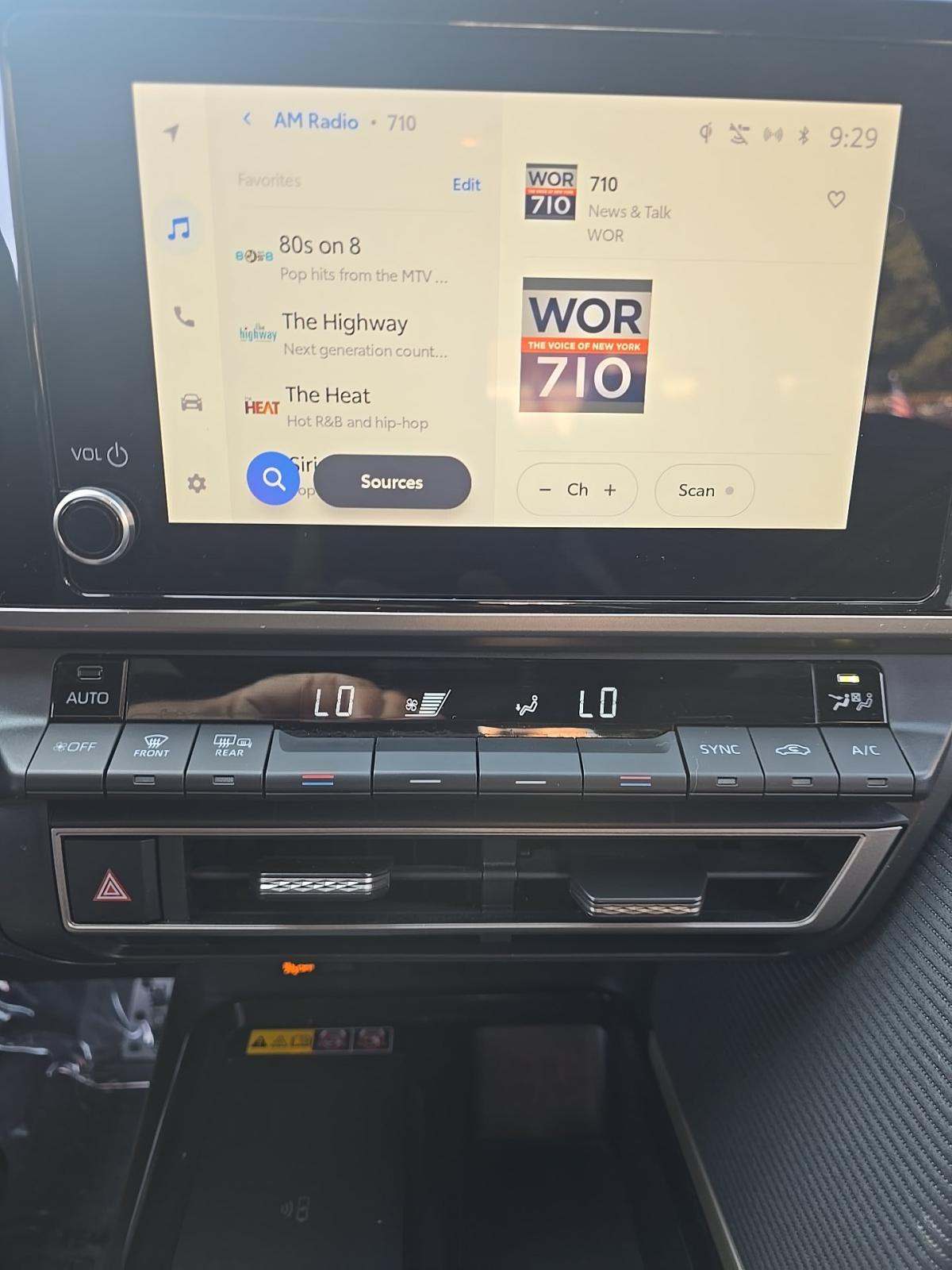 2025 Toyota Camry SE FWD