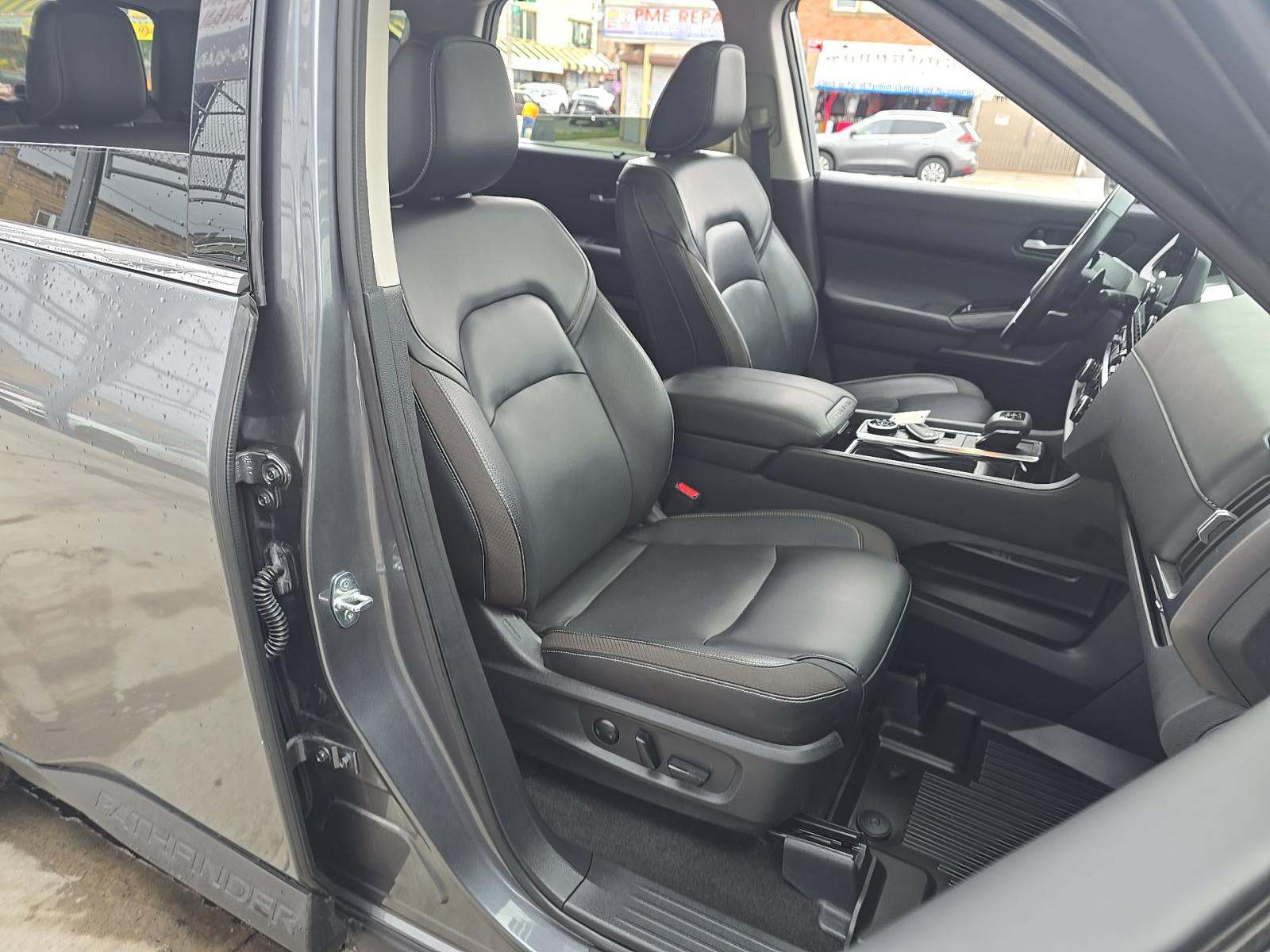 2023 Nissan Pathfinder SL AWD