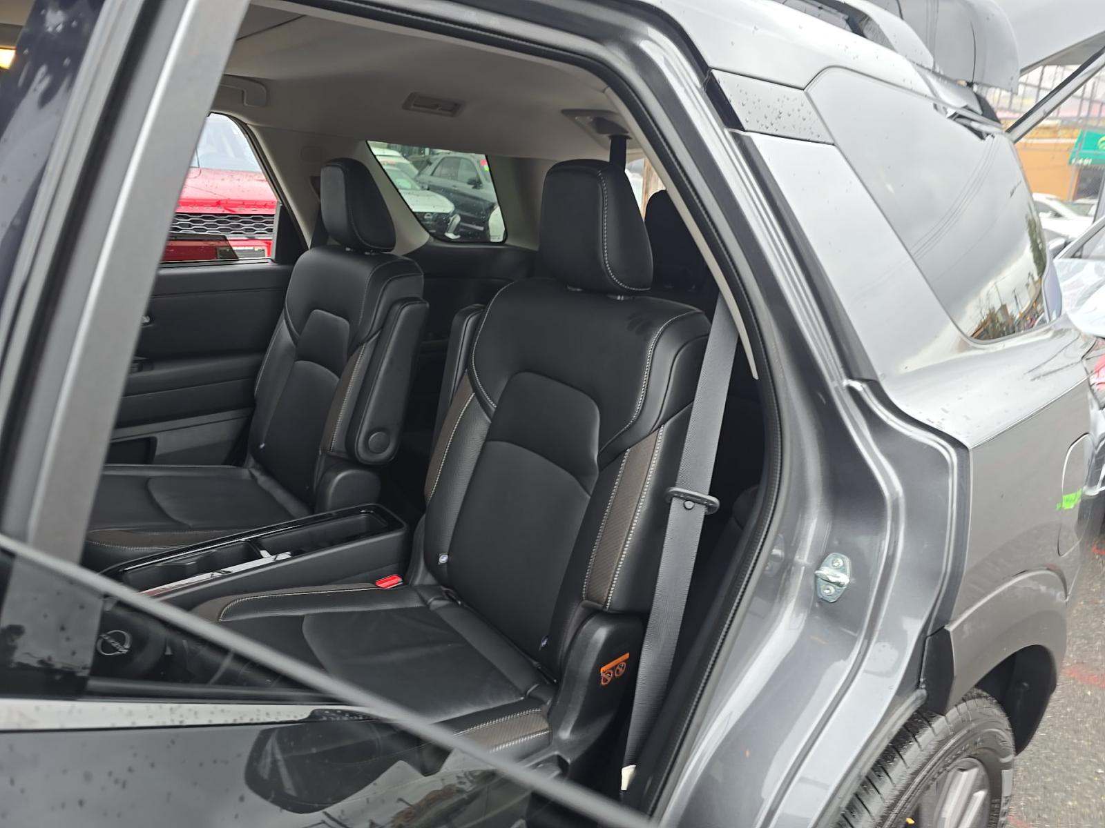 2023 Nissan Pathfinder SL AWD