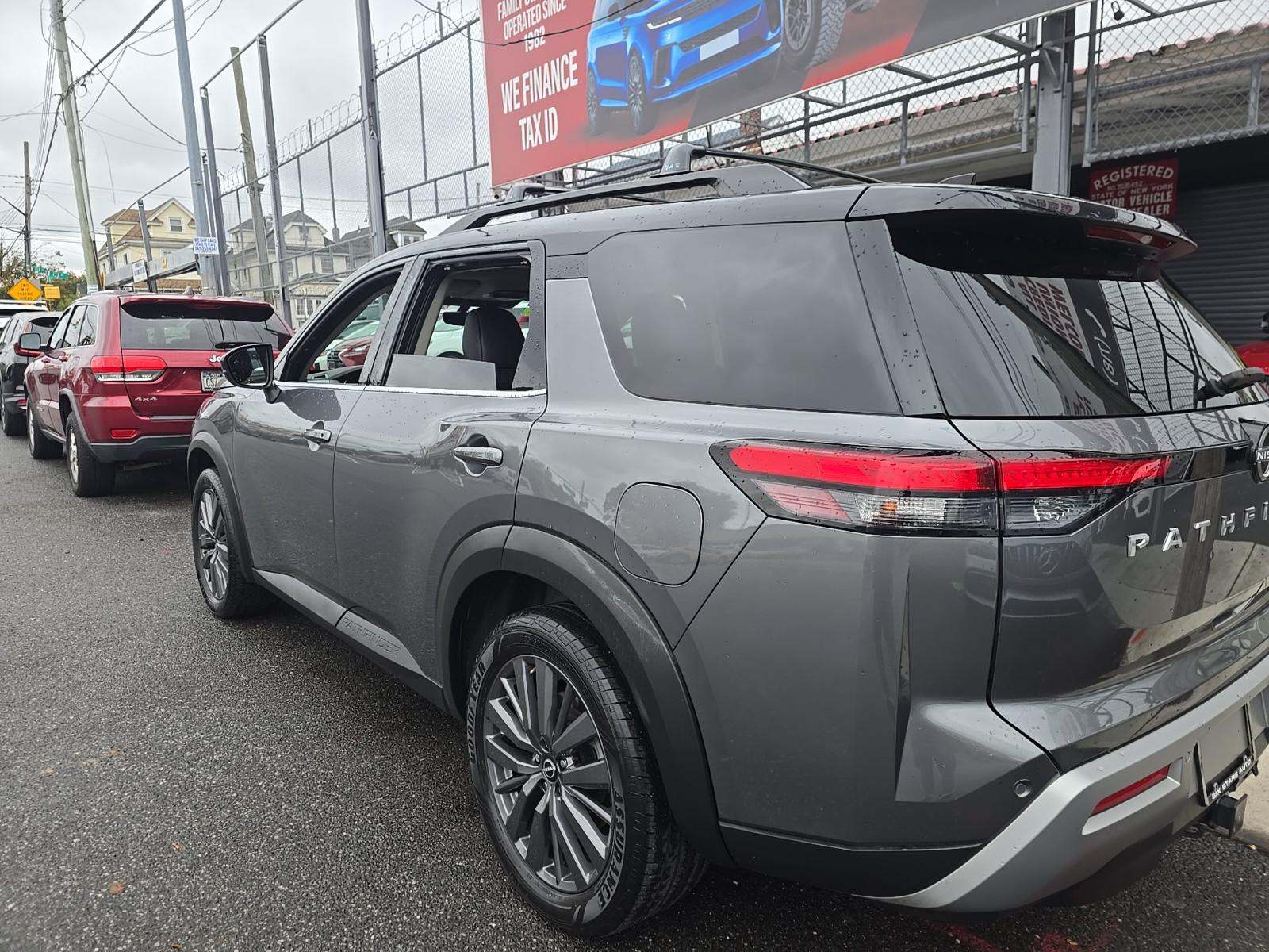 2023 Nissan Pathfinder SL AWD