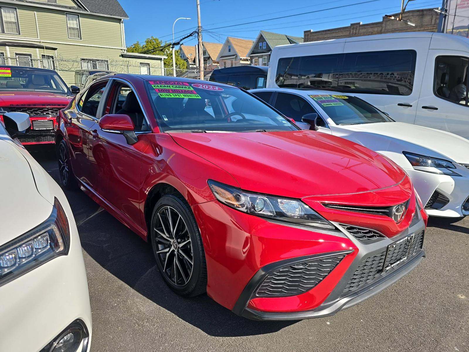 2024 Toyota Camry SE FWD