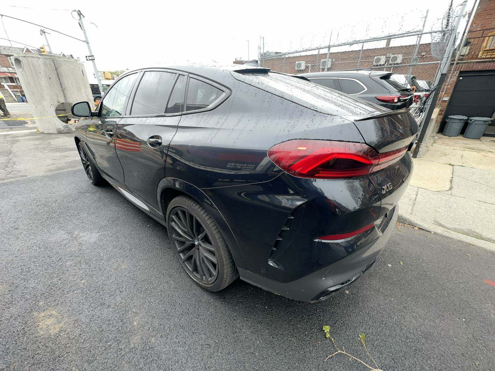 2021 BMW X6 M50i AWD