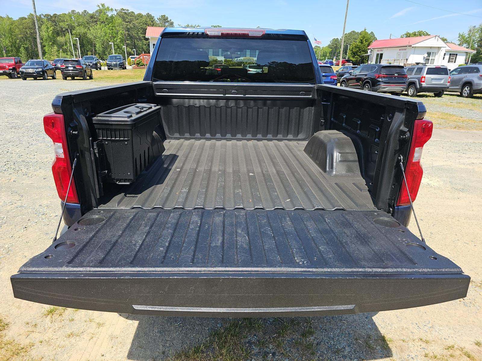 CHEVROLET SILVERADO - 10