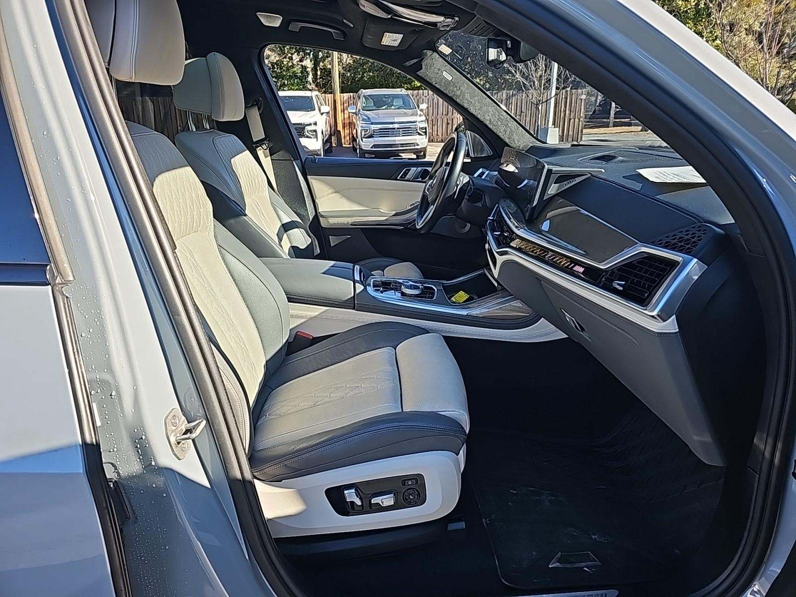 2024 BMW X7 M60i AWD