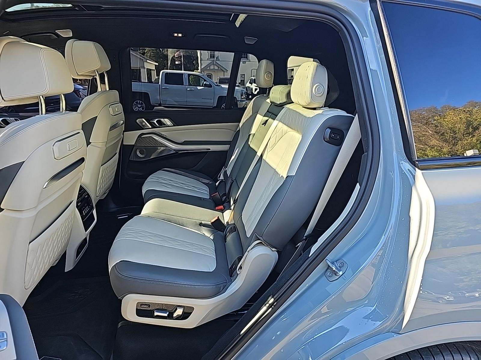 2024 BMW X7 M60i AWD