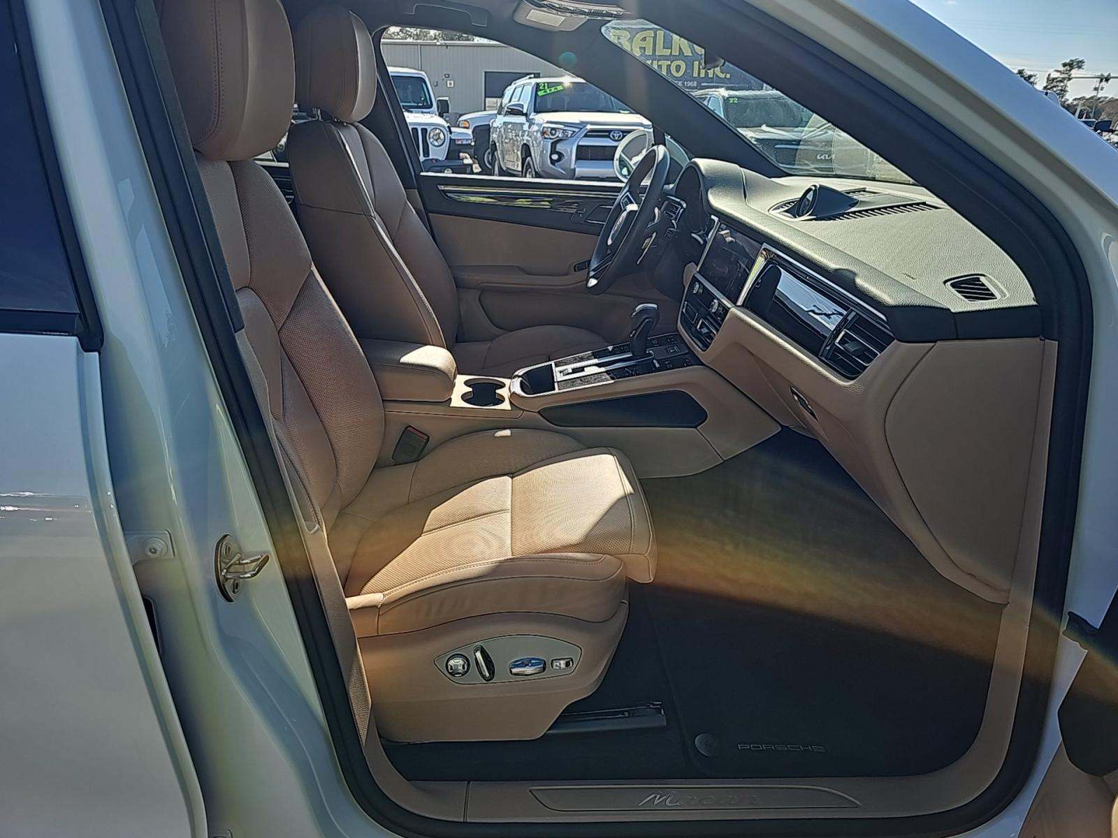 2022 Porsche Macan Base AWD