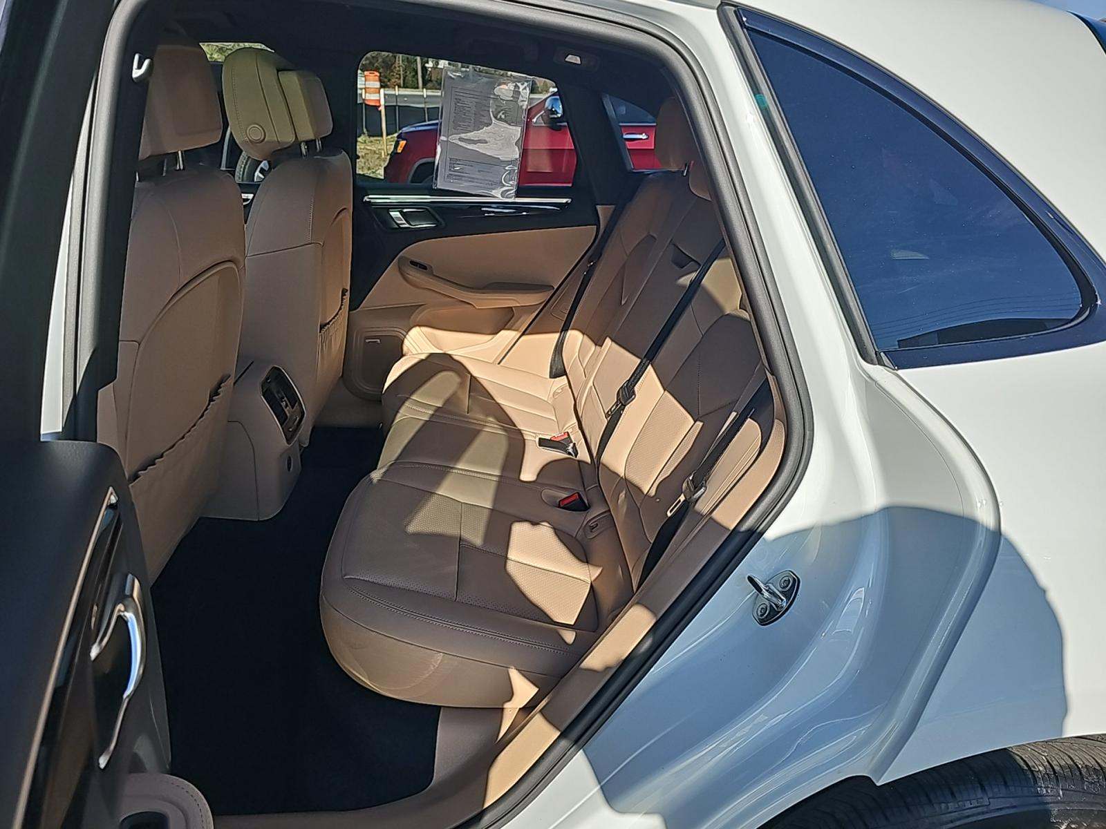 2022 Porsche Macan Base AWD