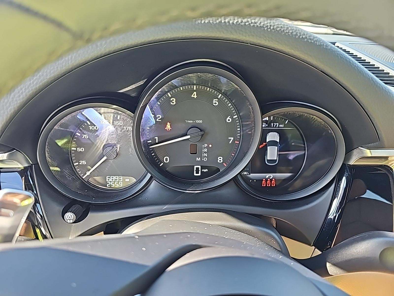 2022 Porsche Macan Base AWD