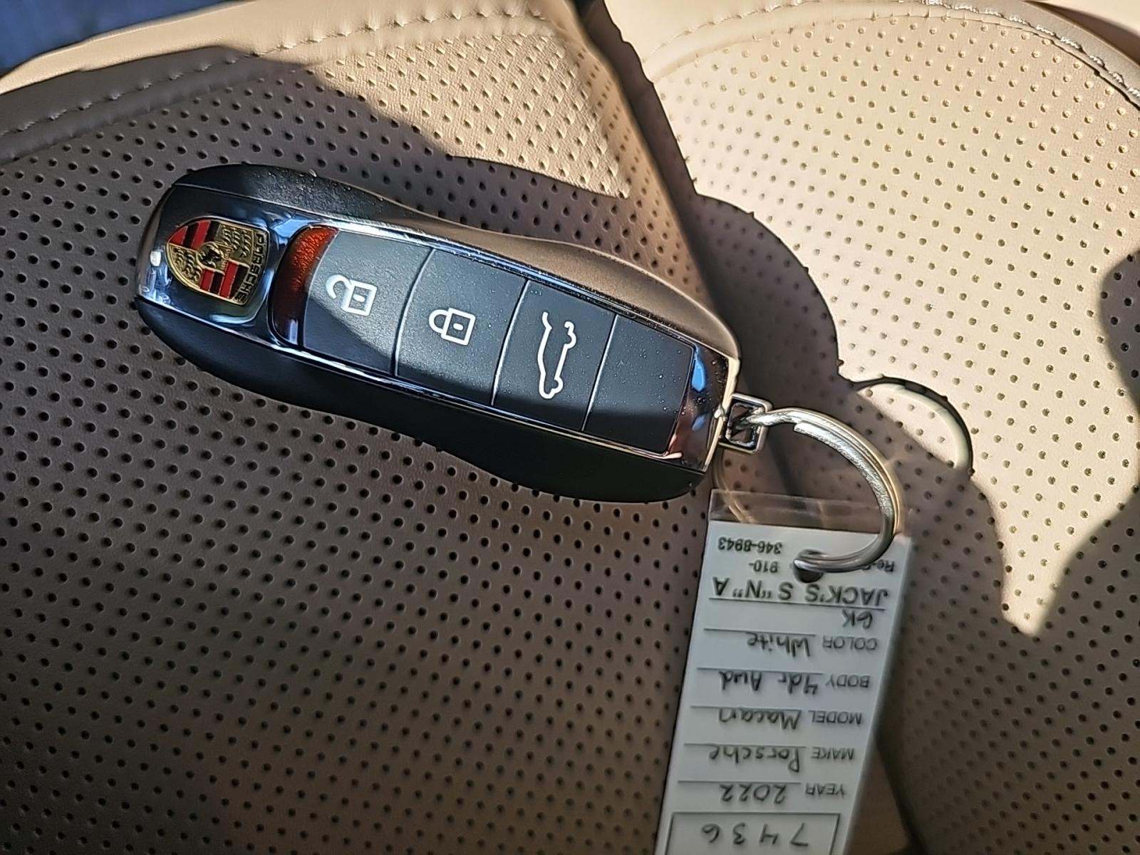 2022 Porsche Macan Base AWD