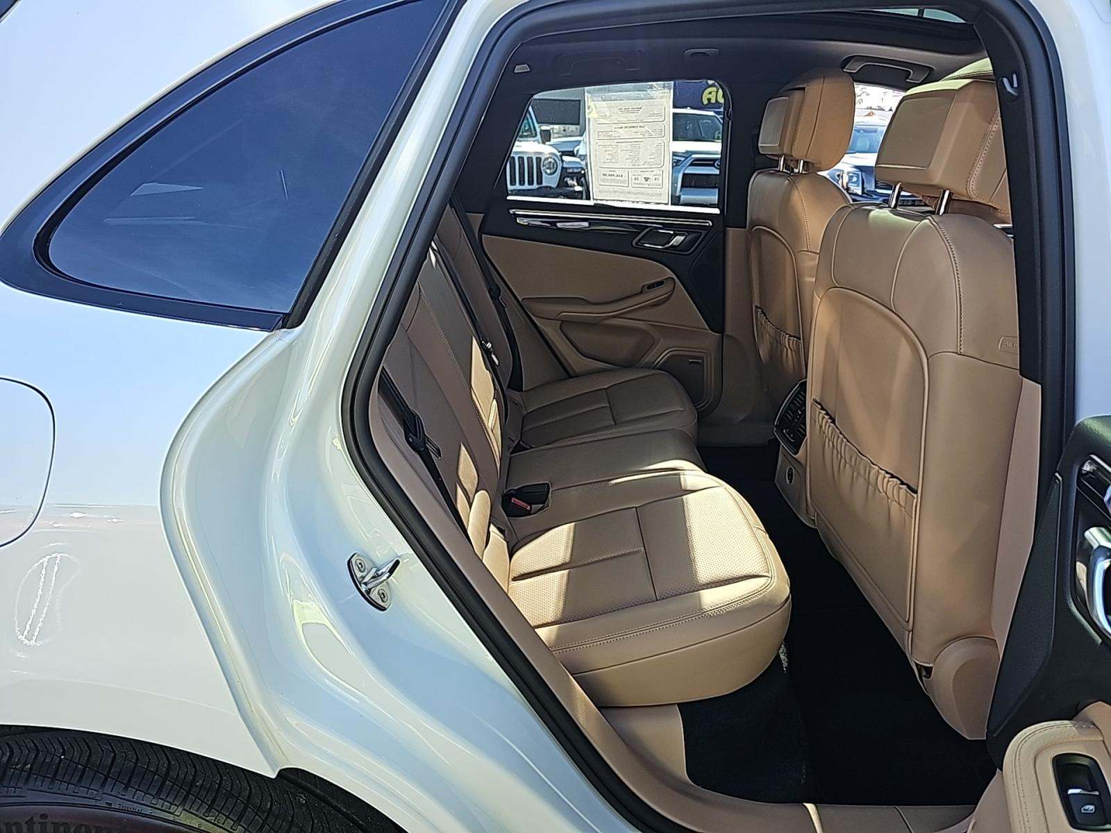 2022 Porsche Macan Base AWD