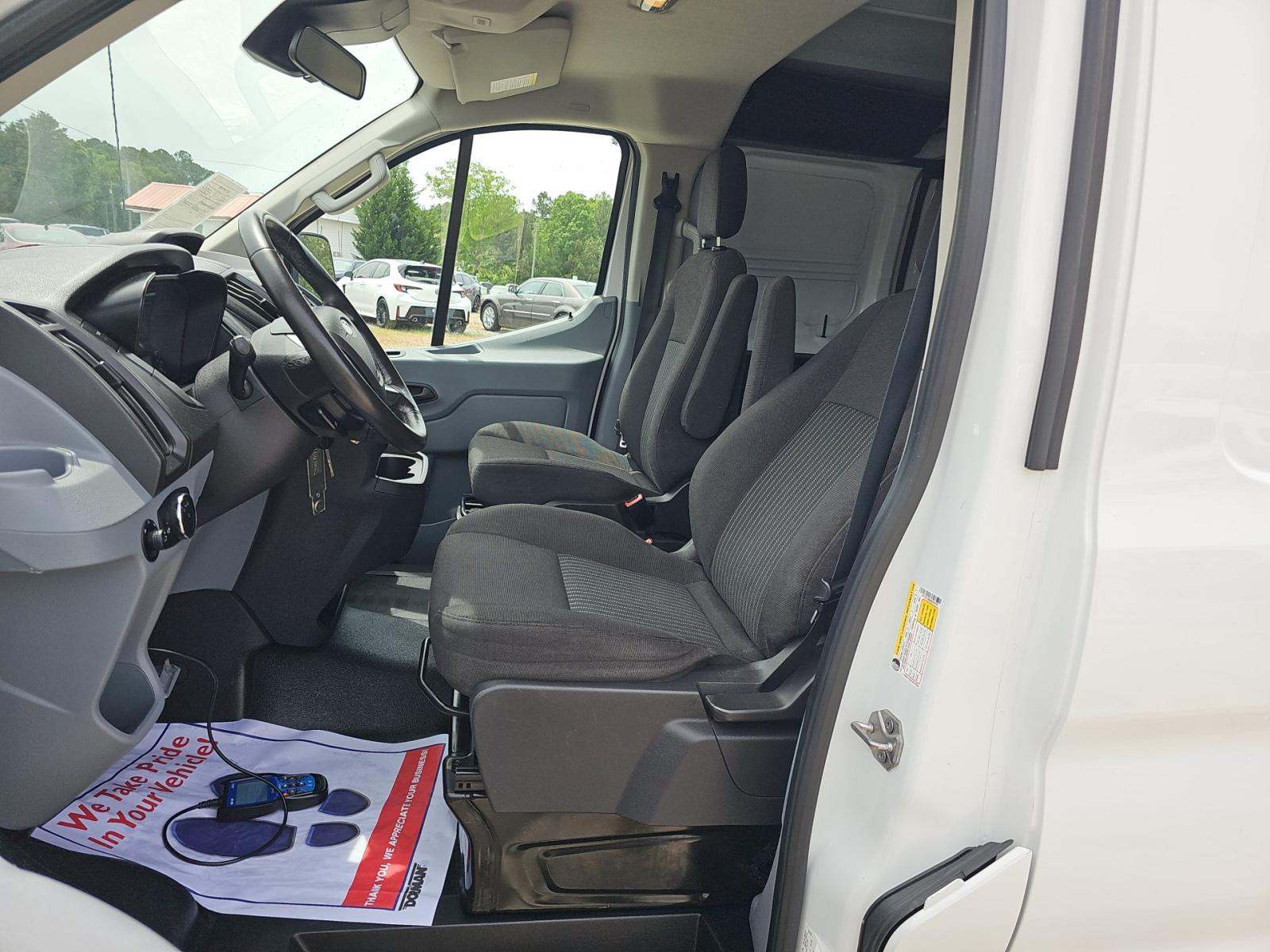 FORD TRANSIT 150 - 2