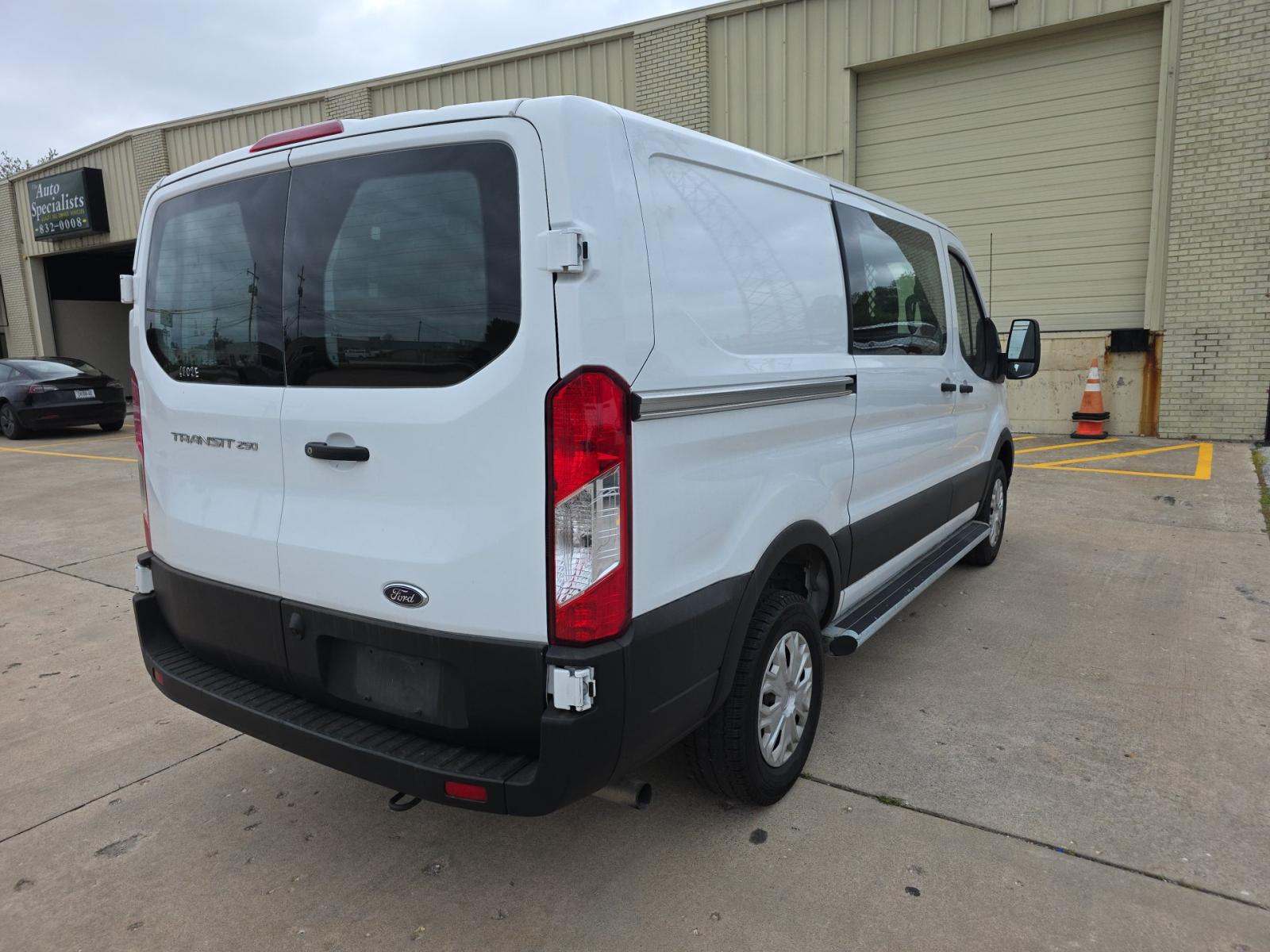 FORD TRANSIT 250 - 3