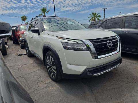 2022 Nissan Pathfinder Platinum FWD