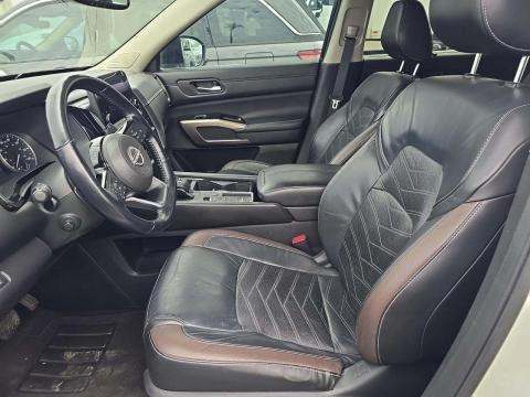 2022 Nissan Pathfinder Platinum FWD