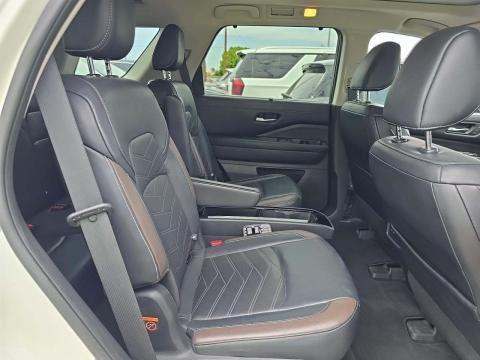 2022 Nissan Pathfinder Platinum FWD