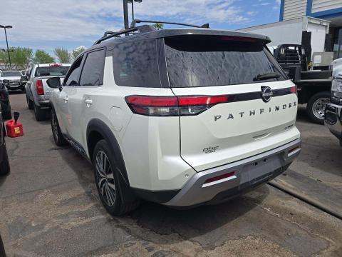 2022 Nissan Pathfinder Platinum FWD