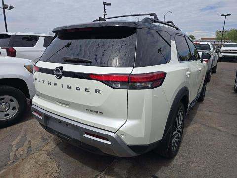 2022 Nissan Pathfinder Platinum FWD