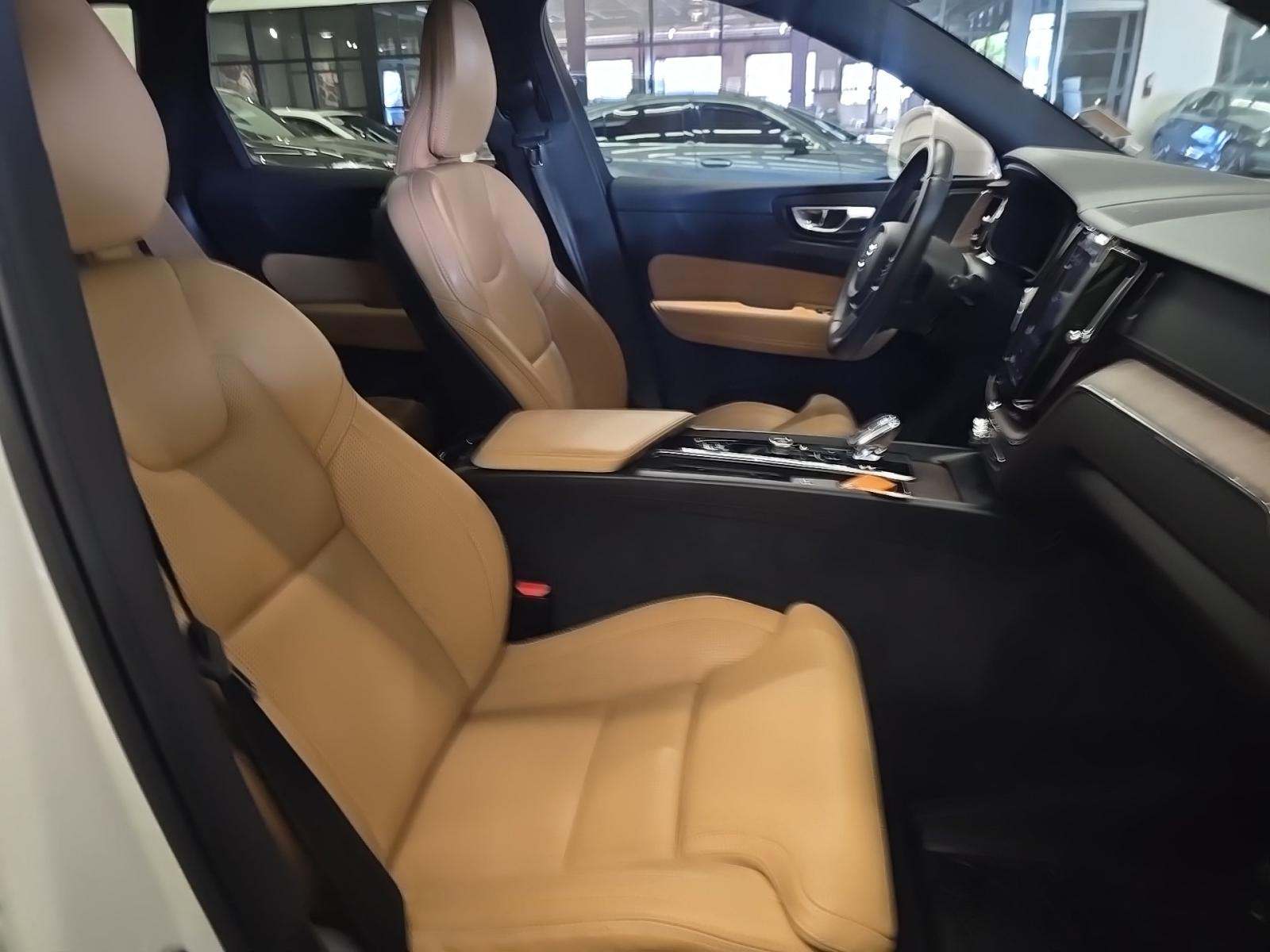 2022 Volvo XC60 B5 Inscription AWD