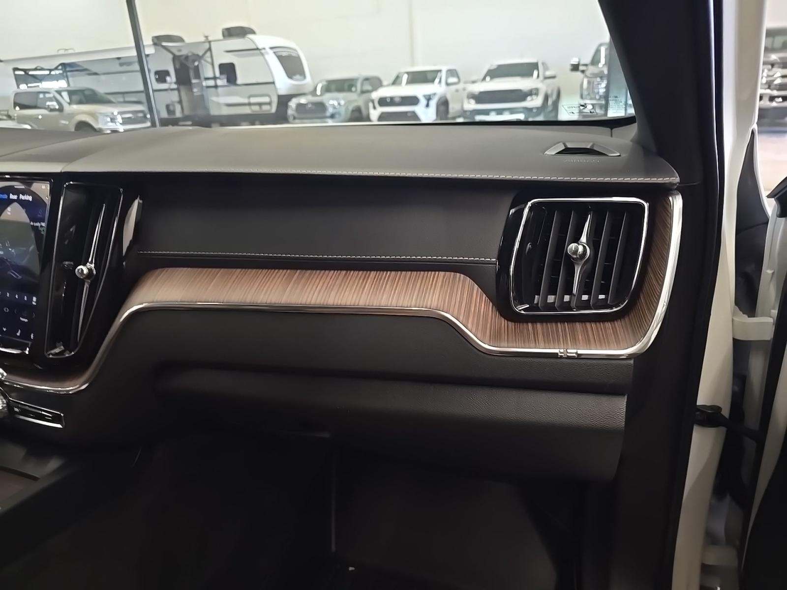 2022 Volvo XC60 B5 Inscription AWD