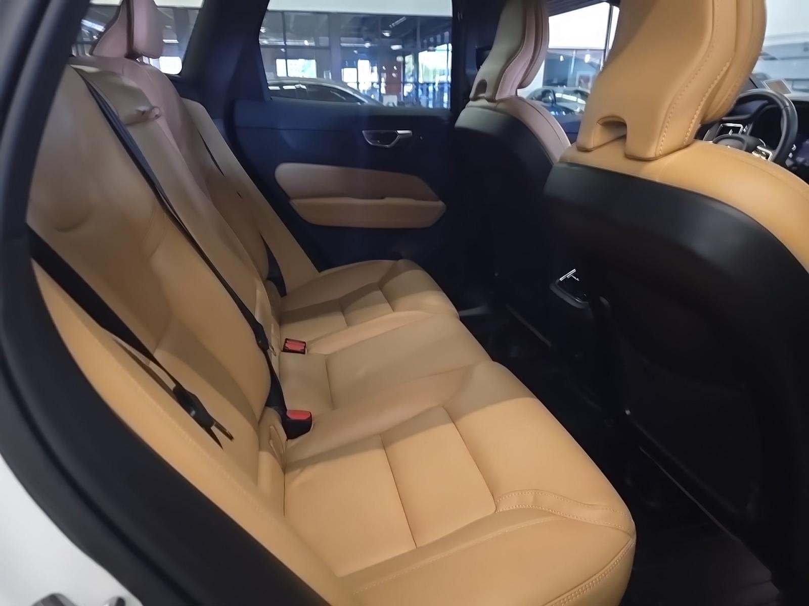 2022 Volvo XC60 B5 Inscription AWD