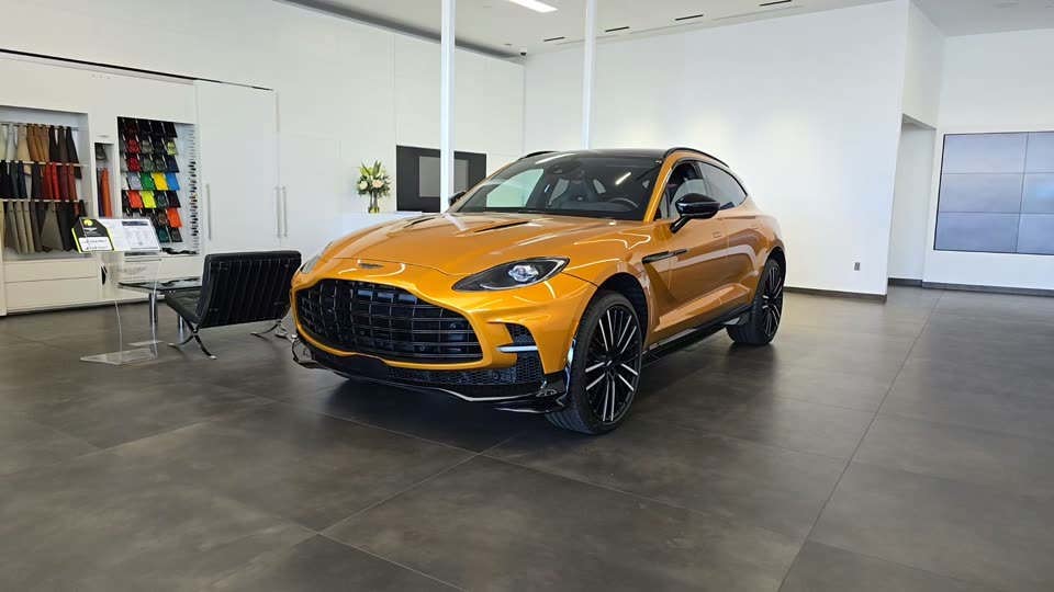 2023 Aston Martin DBX707