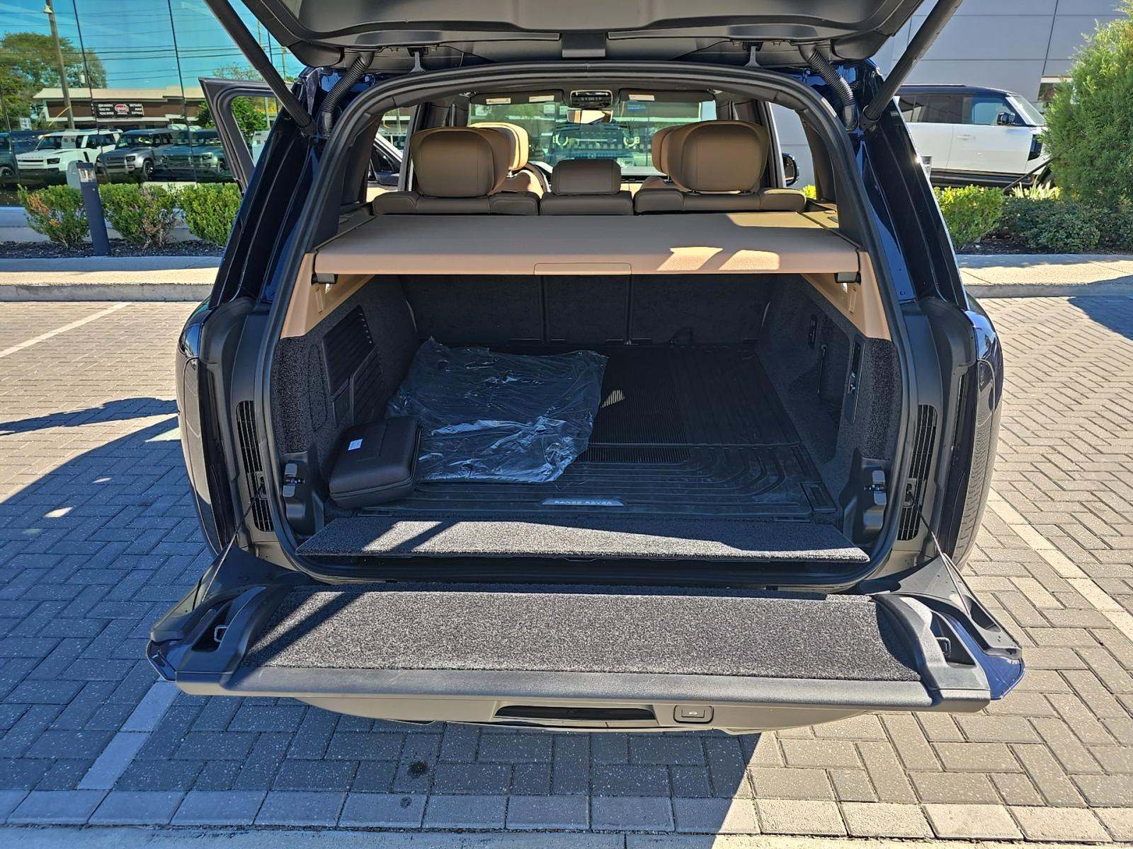2025 Land Rover Range Rover Autobiography LWB AWD