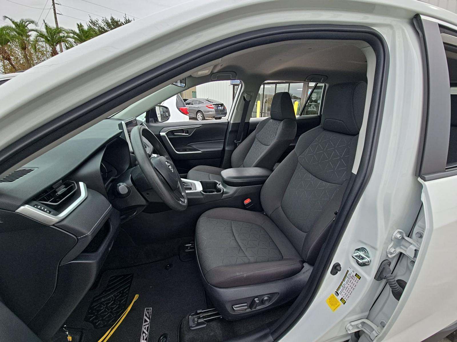 2023 Toyota RAV4 XLE FWD