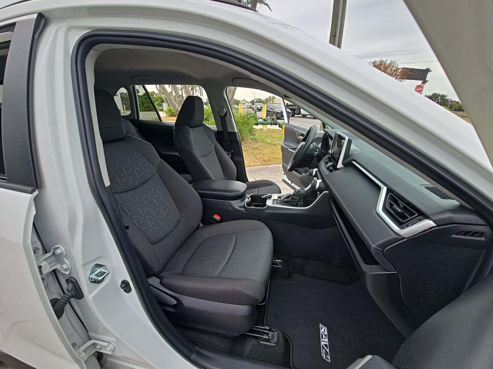 2023 Toyota RAV4 XLE FWD