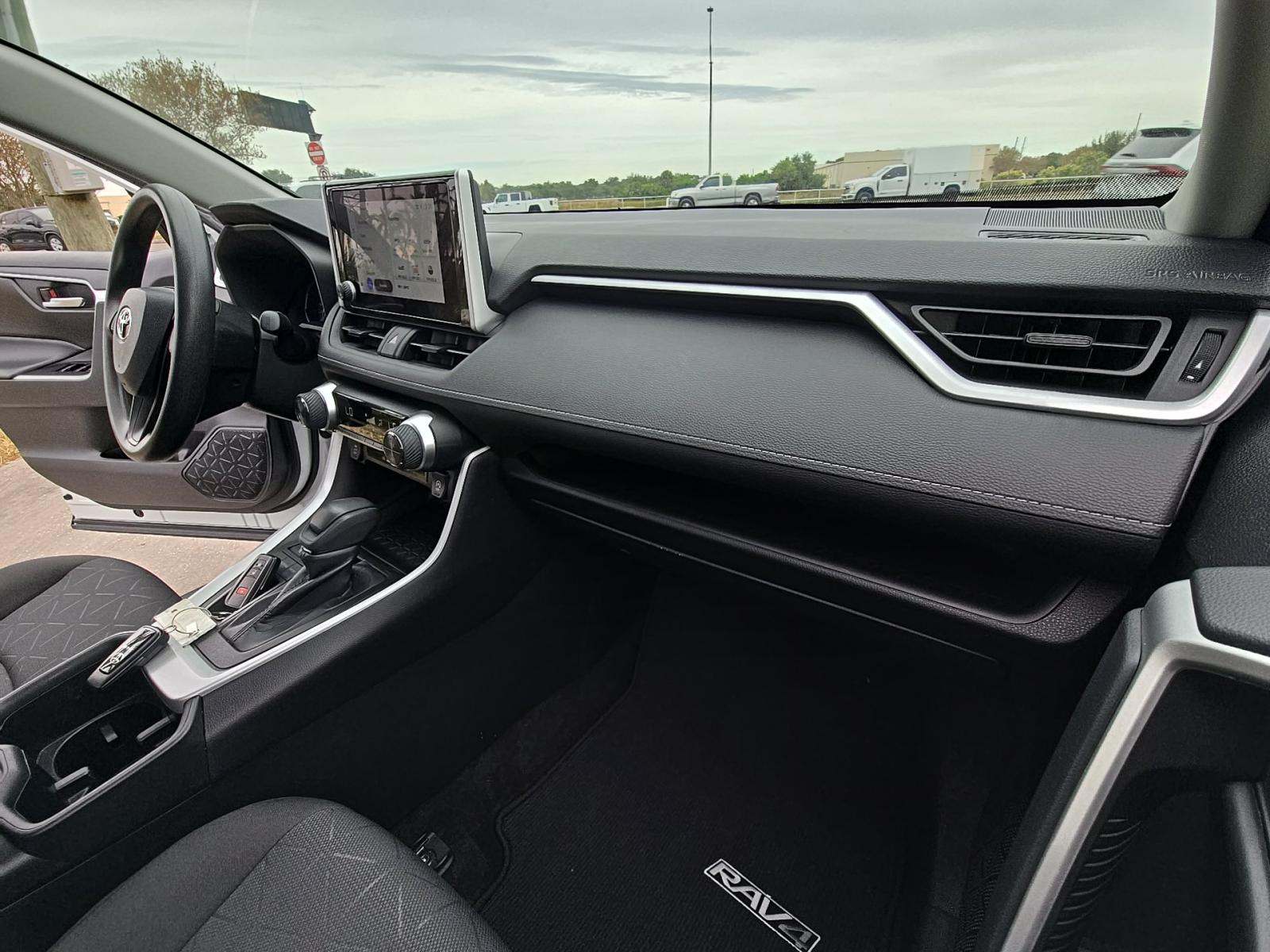 2023 Toyota RAV4 XLE FWD