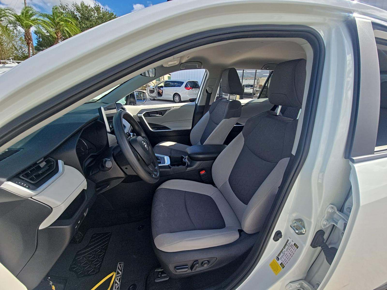 2024 Toyota RAV4 XLE FWD