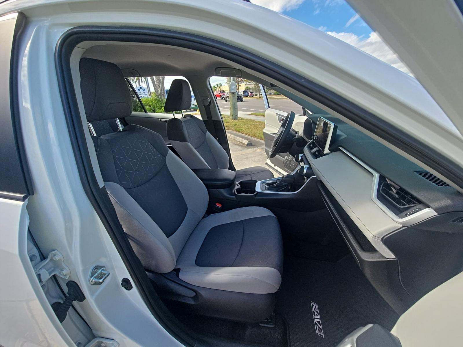 2024 Toyota RAV4 XLE FWD