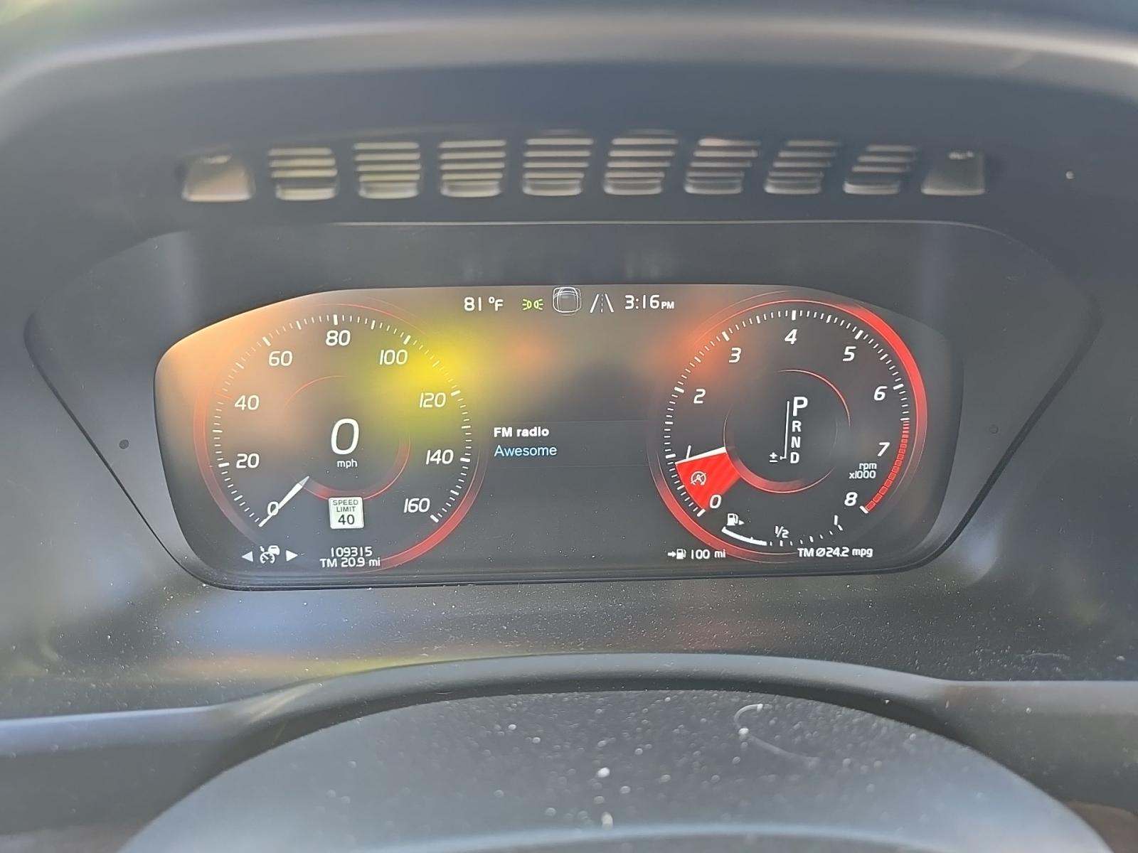 2016 Volvo XC90 T6 Momentum AWD