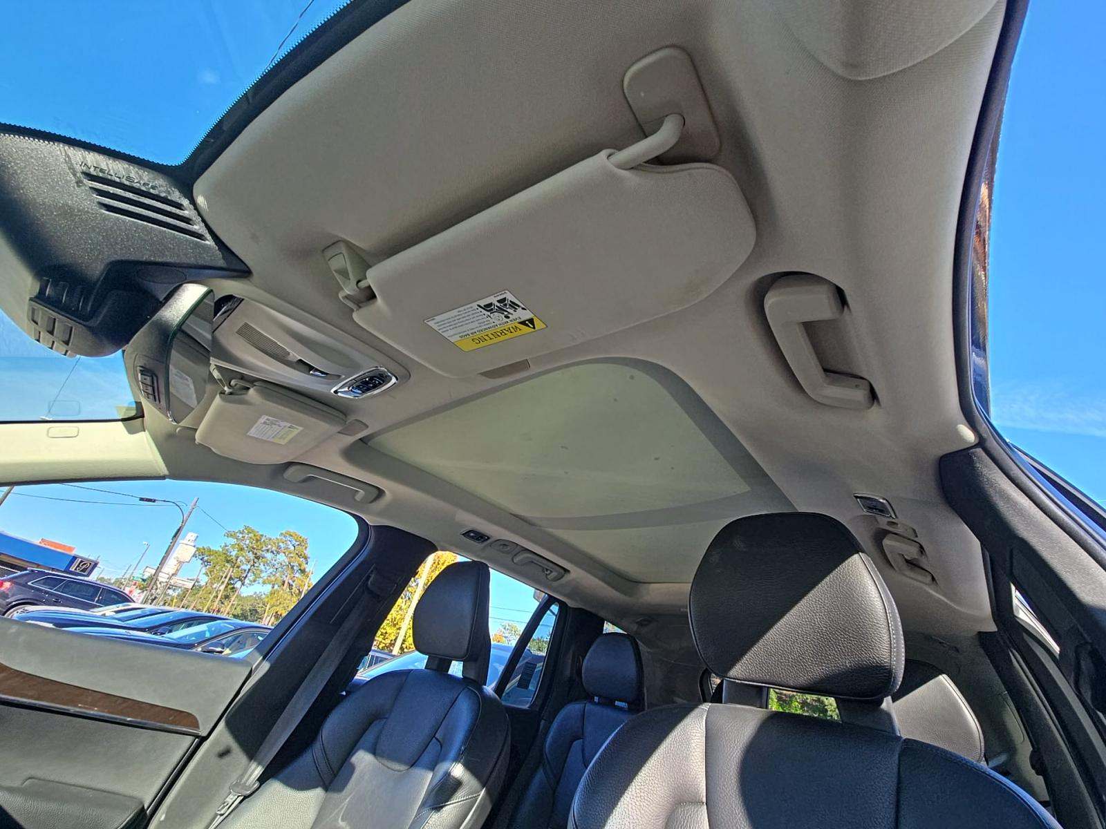 2016 Volvo XC90 T6 Momentum AWD