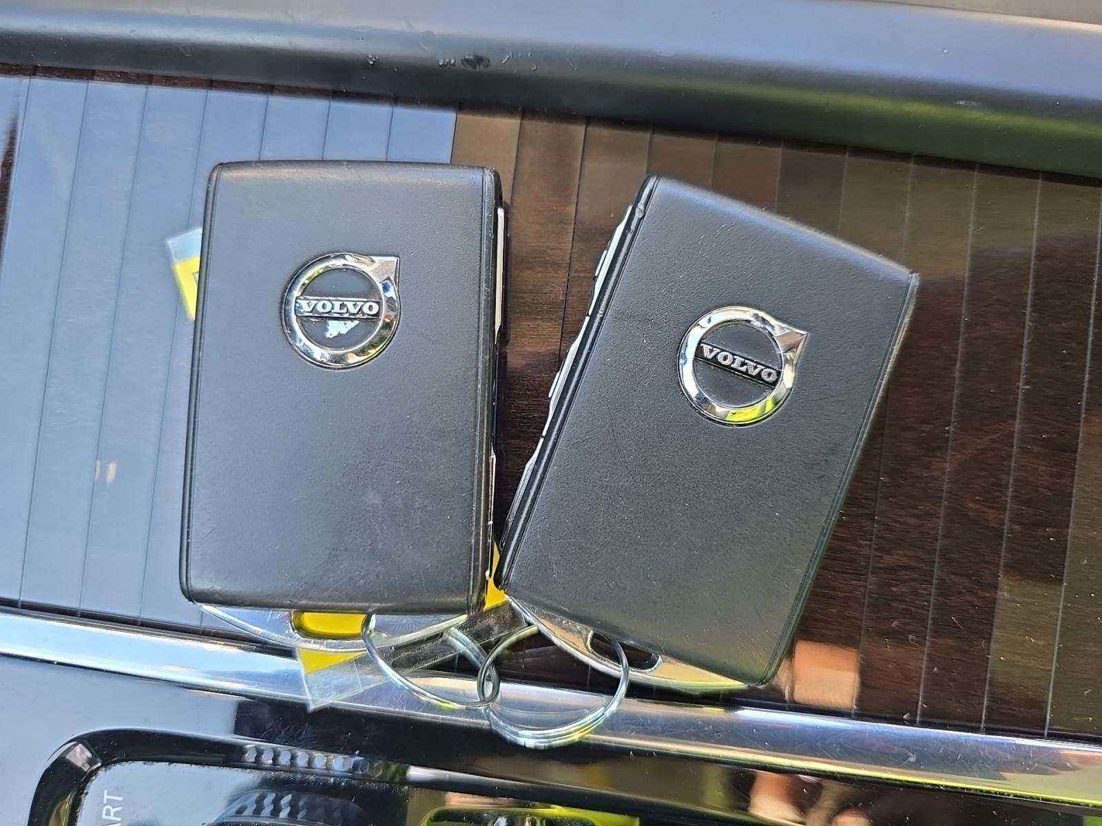 2016 Volvo XC90 T6 Momentum AWD