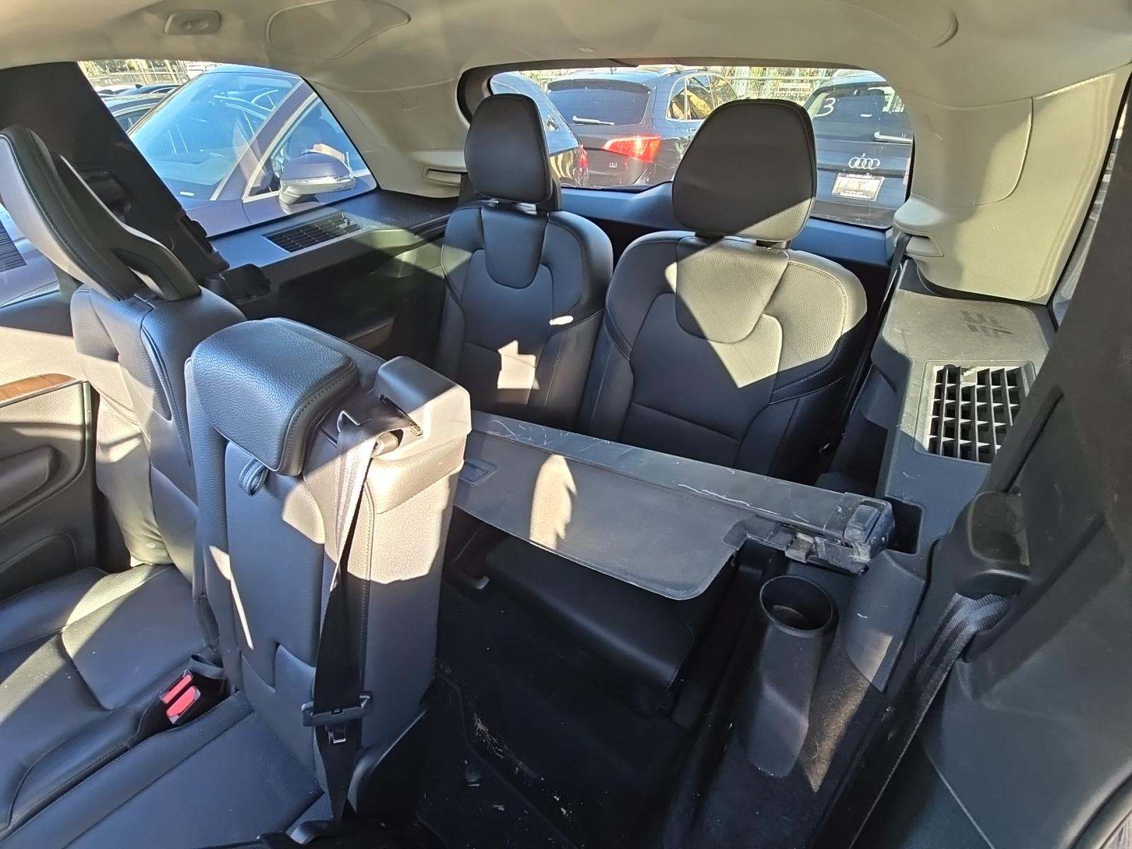 2016 Volvo XC90 T6 Momentum AWD