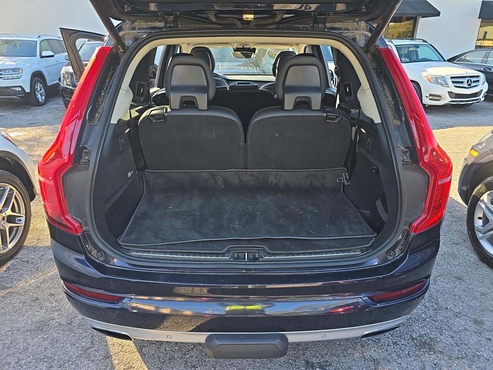 2016 Volvo XC90 T6 Momentum AWD