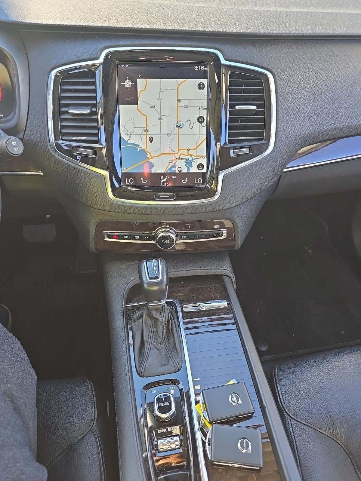 2016 Volvo XC90 T6 Momentum AWD