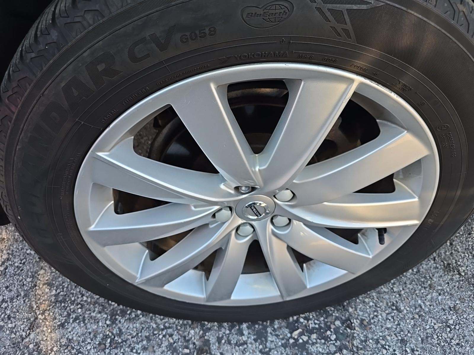 2016 Volvo XC90 T6 Momentum AWD