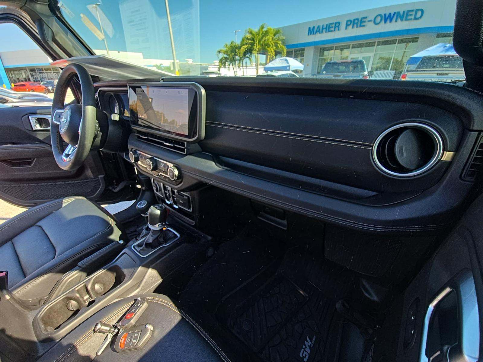 2024 Jeep Wrangler Sahara AWD