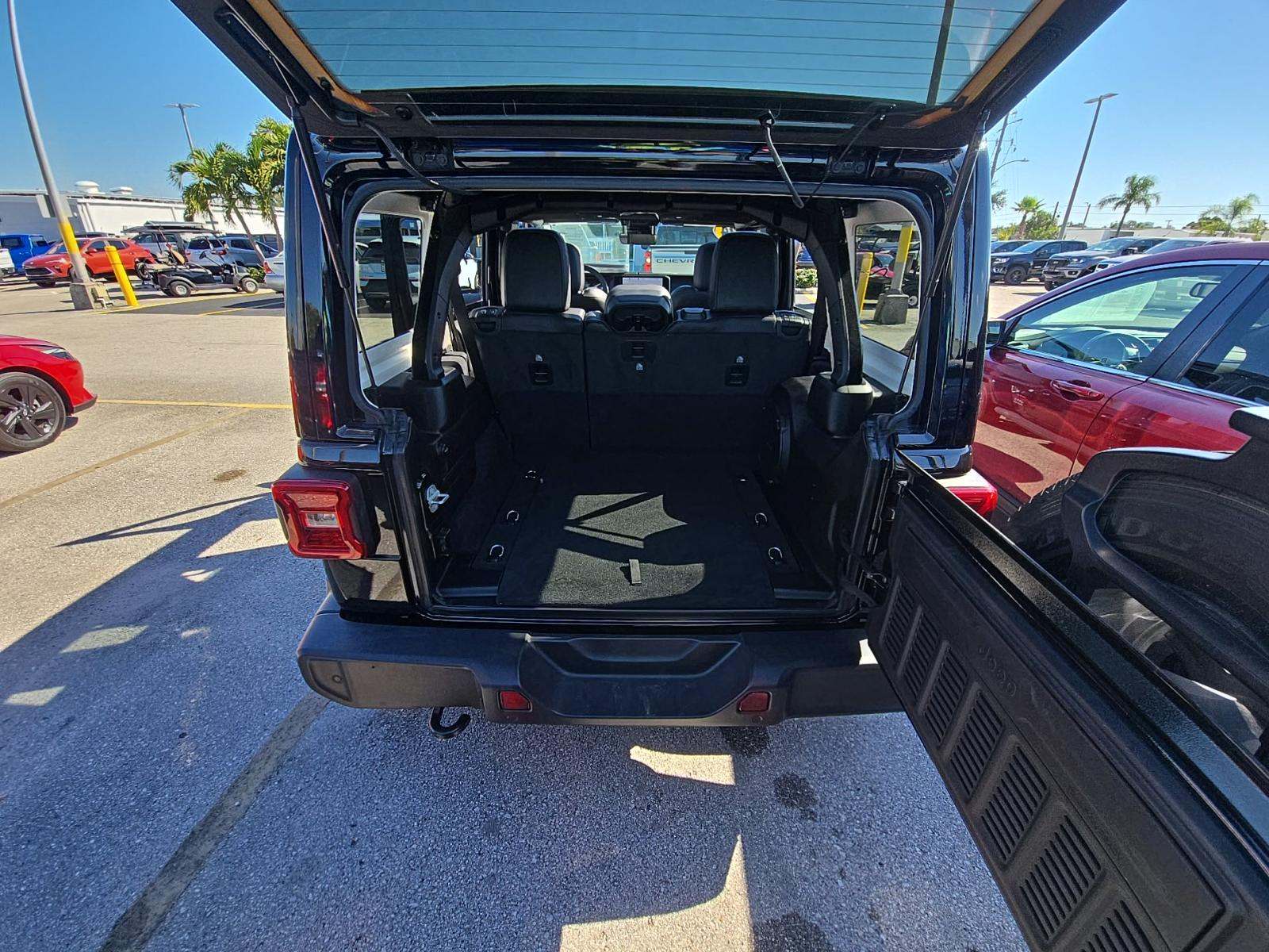 2024 Jeep Wrangler Sahara AWD