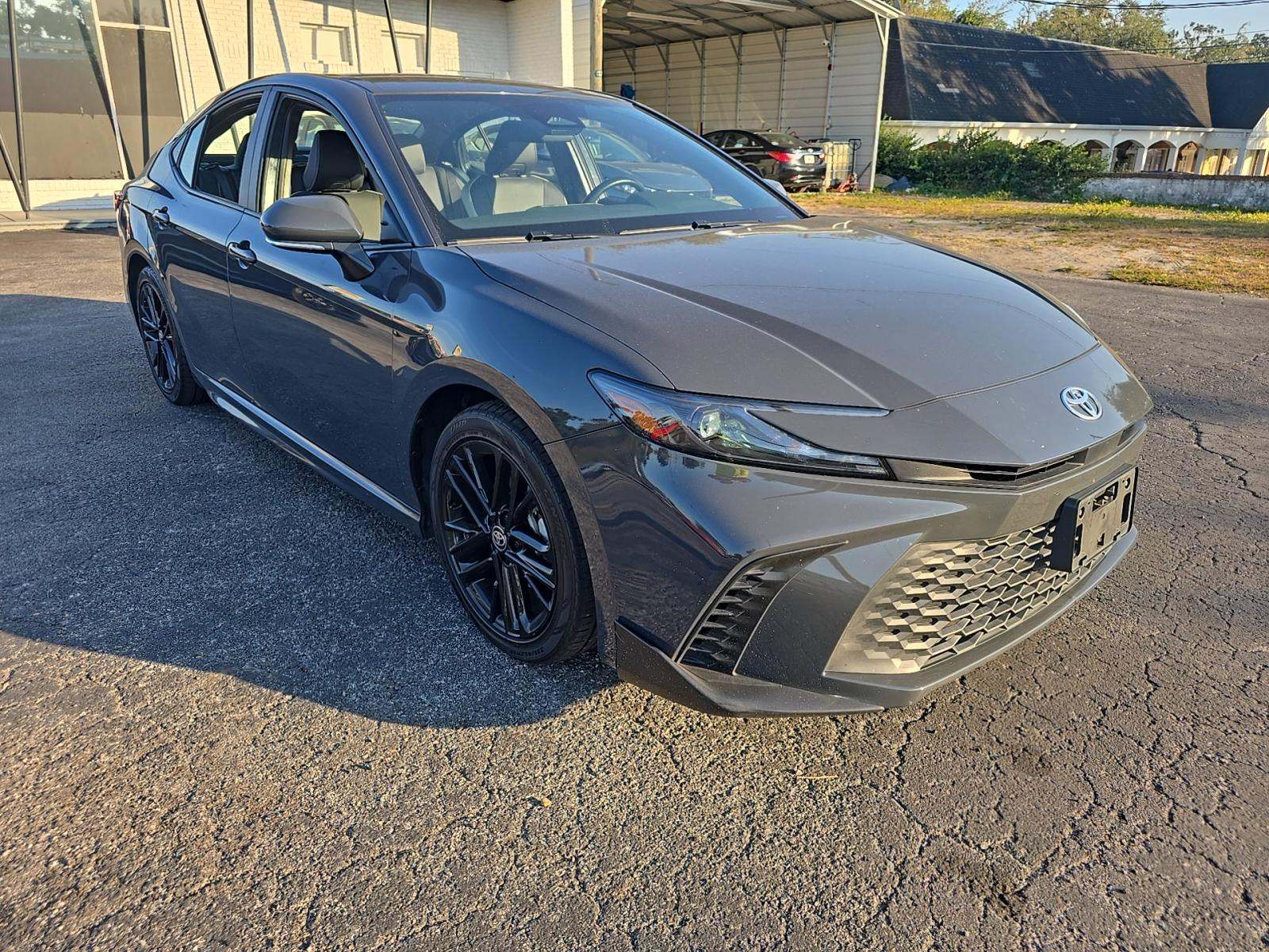 2025 Toyota Camry SE FWD