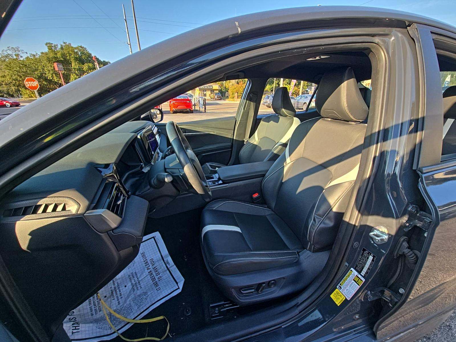 2025 Toyota Camry SE FWD