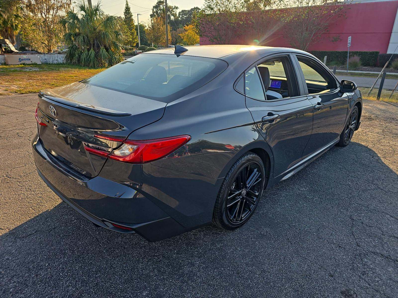 2025 Toyota Camry SE FWD