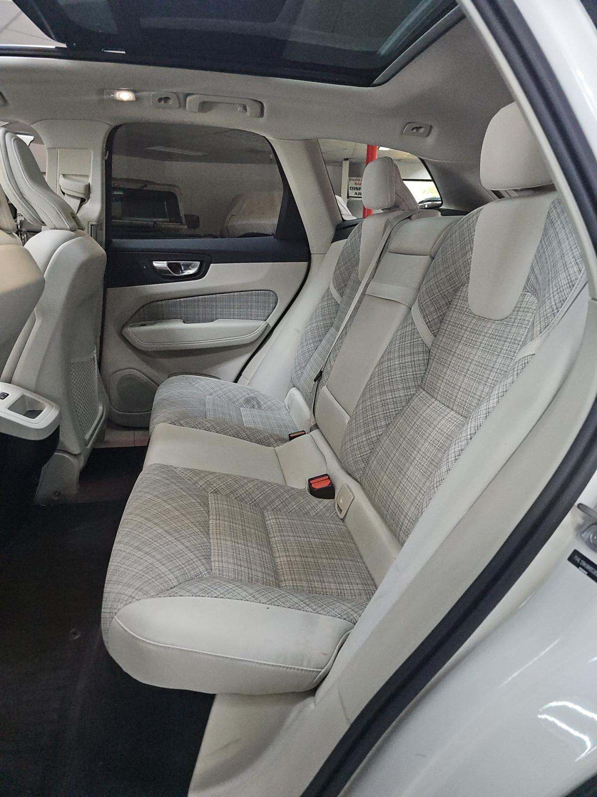 2022 Volvo XC60 B5 Momentum AWD