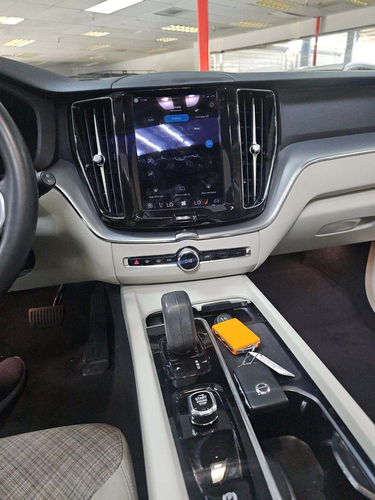 2022 Volvo XC60 B5 Momentum AWD